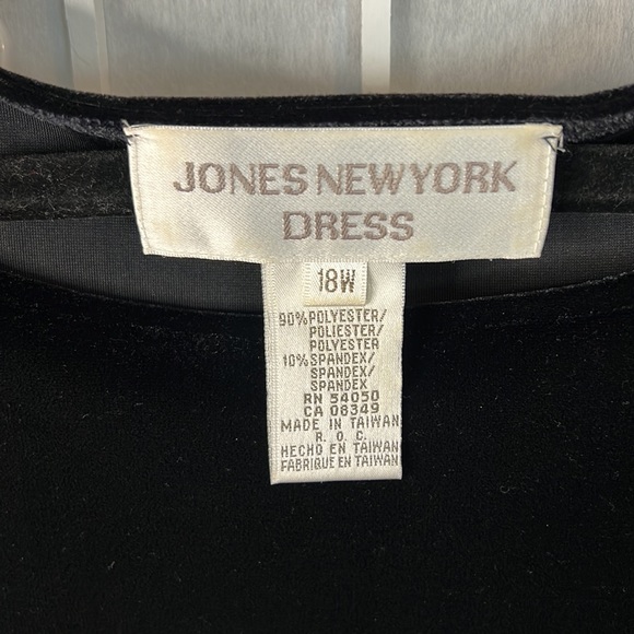 Jones New York Woman’s Velvet Long Sleeve Top 18 W - Picture 2 of 3
